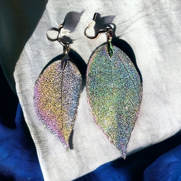 DELICATE Multicolor Electroplated Real Leaf Earrings - Picture 4 of 7